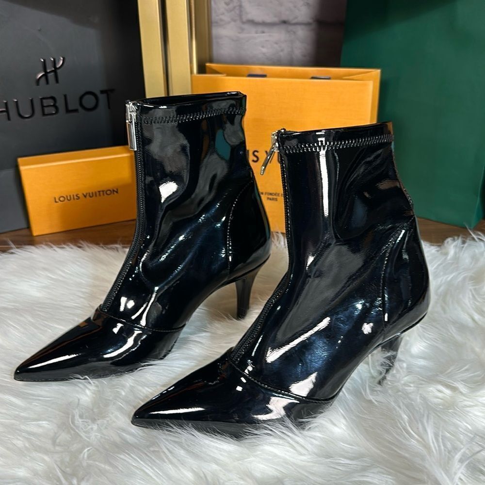 New heeled patent leather ankle booties